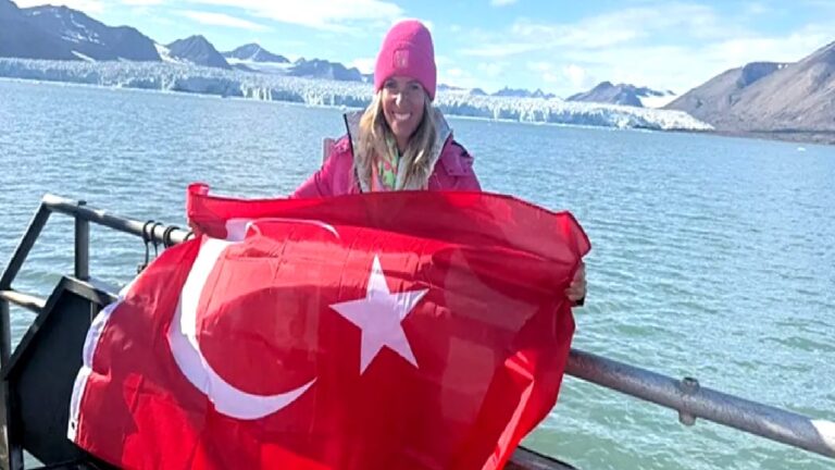 Deniz Kayadelen tarihe geçti! Kuzey Kutbu’nda yüzen ilk Türk oldu