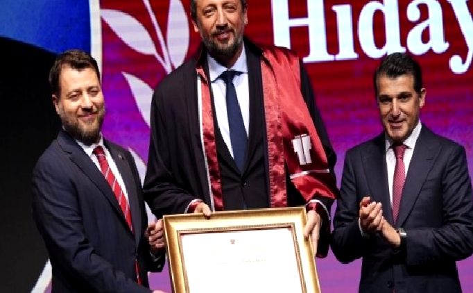 Hidayet Türkoğlu’na fahri doktora unvanı verildi