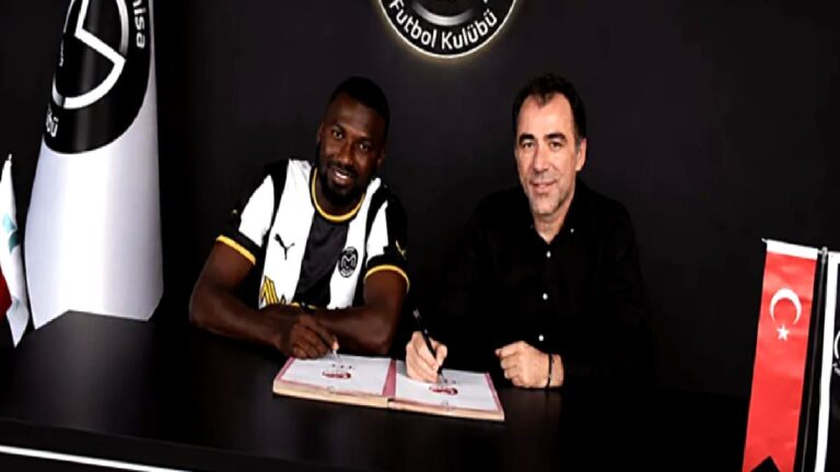 Manisa FK imza şov yaptı