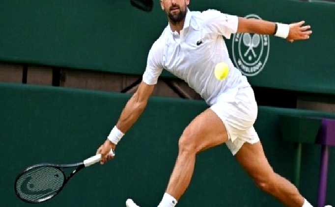 Novak Djokovic, Wimbledon’da yarı finale yükseldi