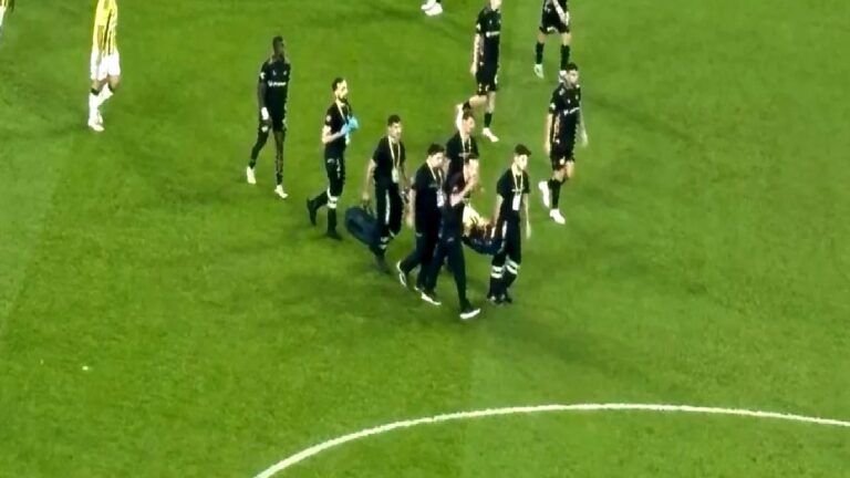 Fenerbahçe’de sakatlık şoku! Sedyeyle ayrıldı