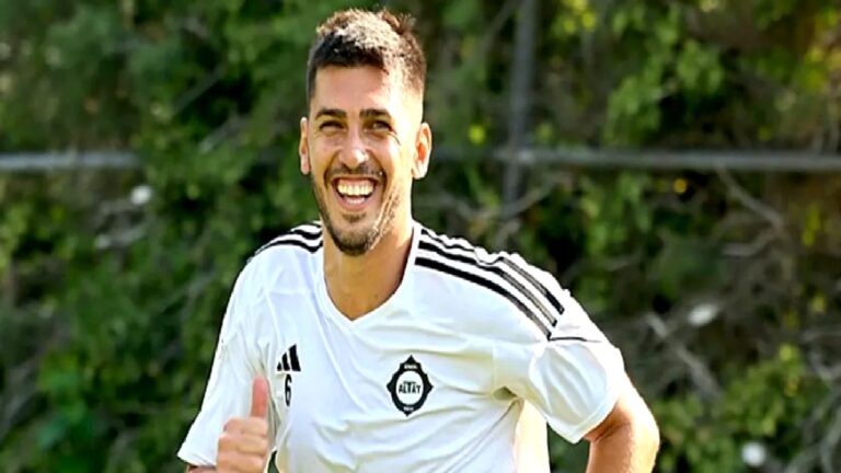 Ceyhun Gülselam futbolu bıraktı
